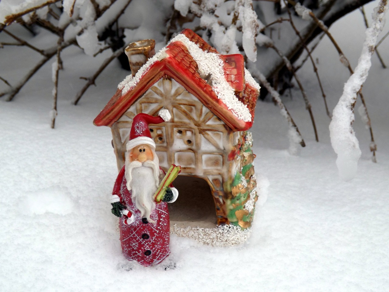 santa home snow free photo