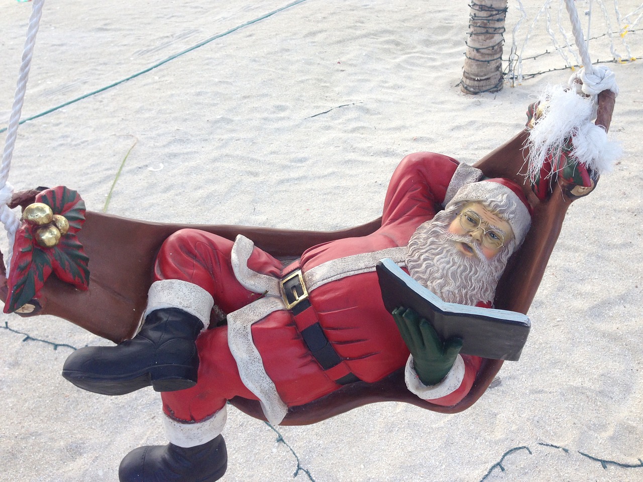 santa claus read book free photo