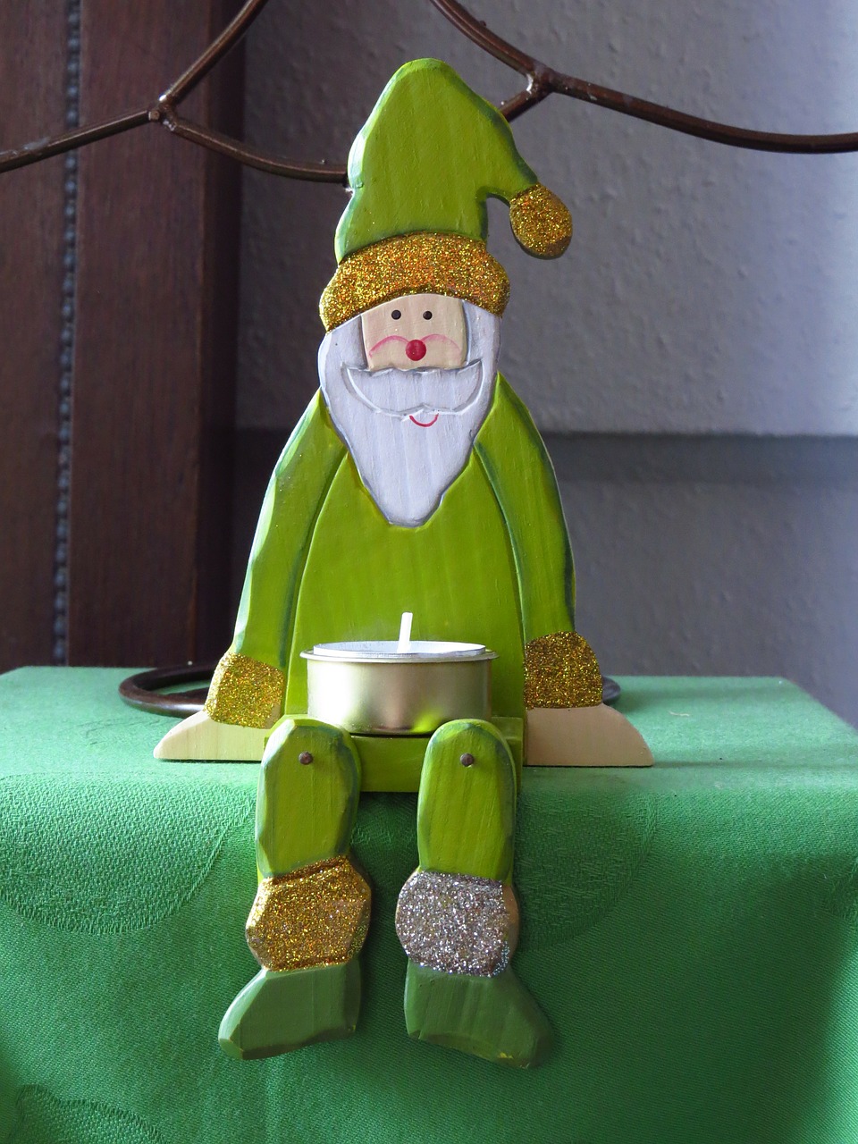 santa claus green sitting free photo