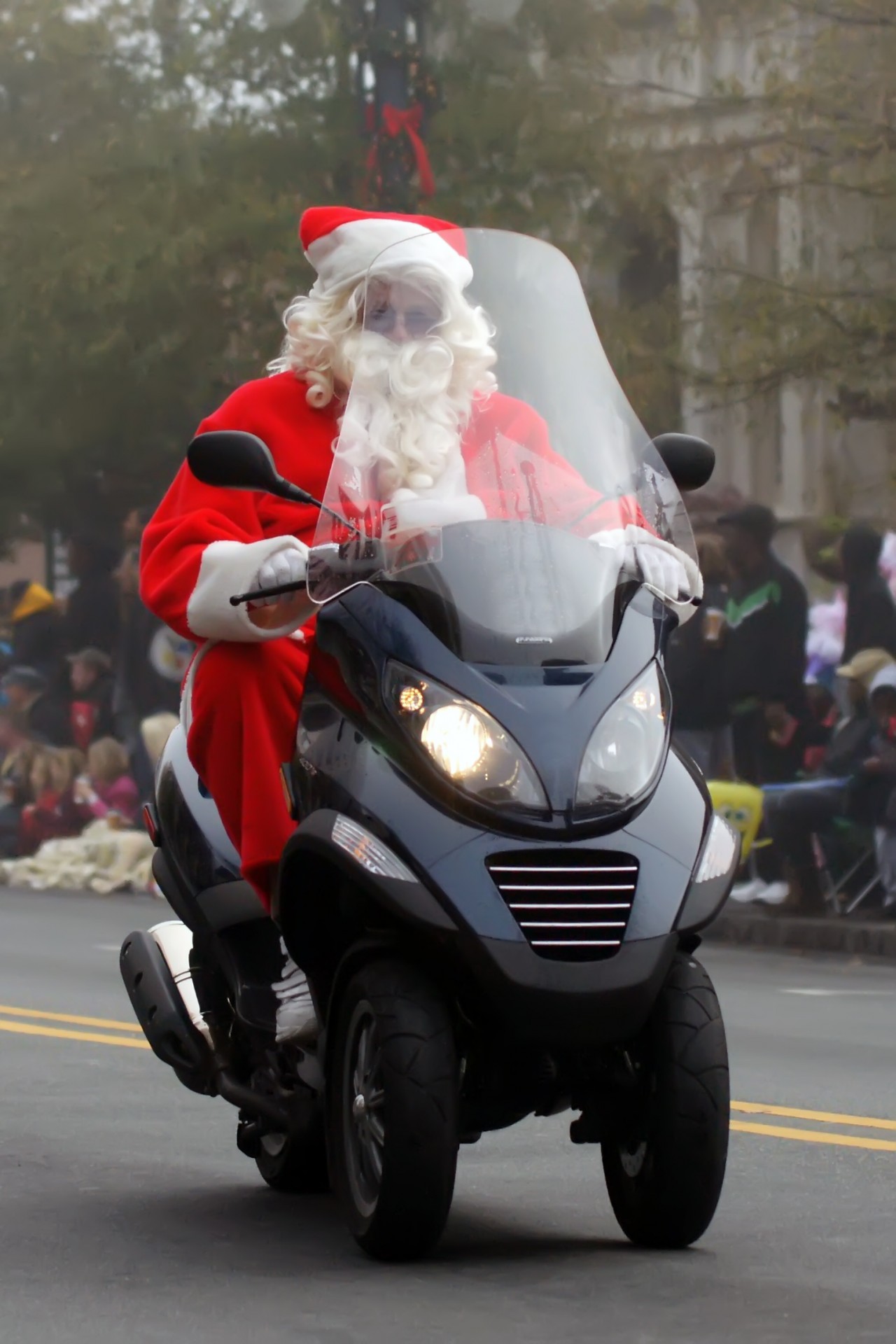 santa clause scooter free photo