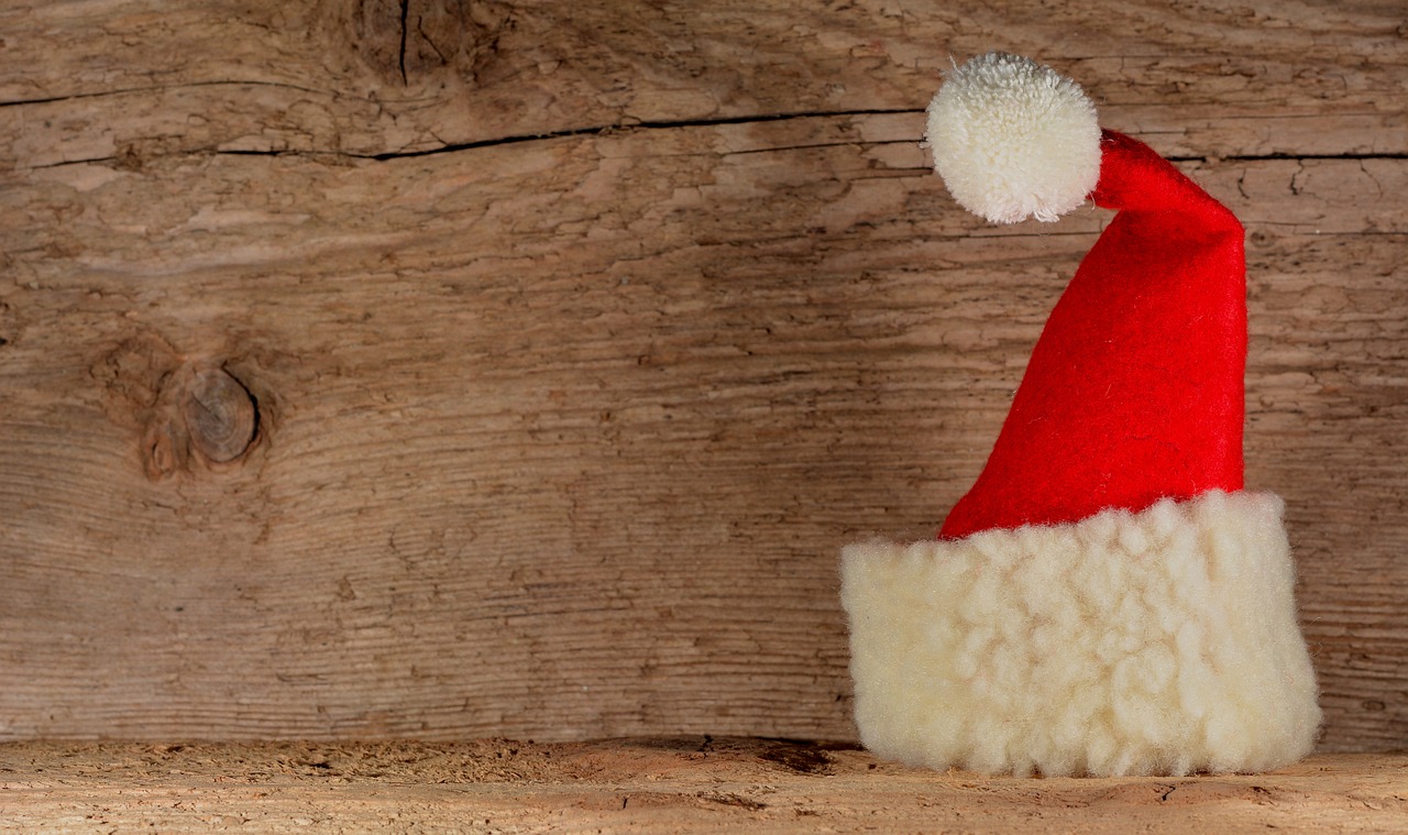 santa hat wood background free photo