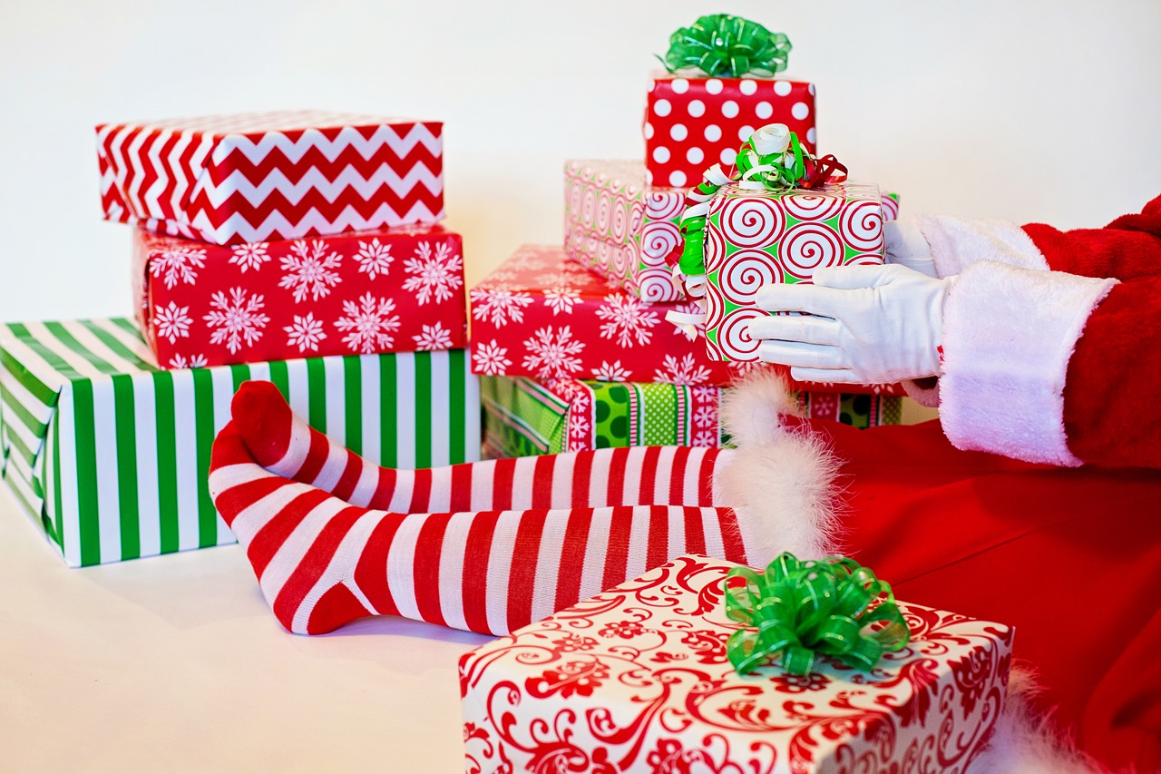 santa's elf presents gifts free photo