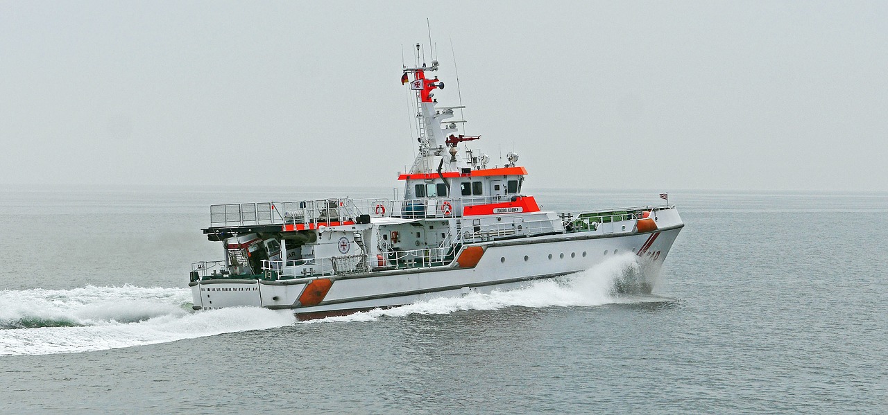 sar distress lifeboat free photo