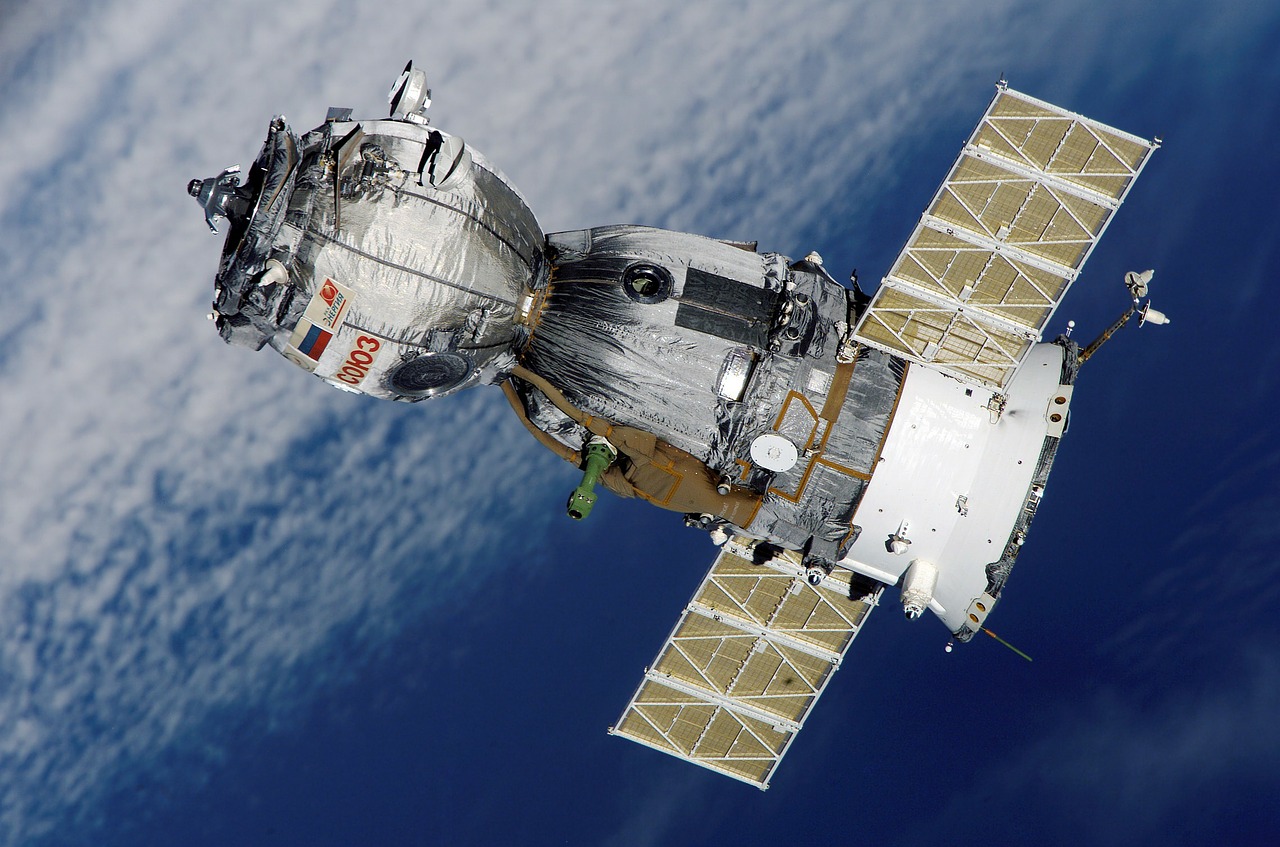 satellite soyuz spaceship free photo