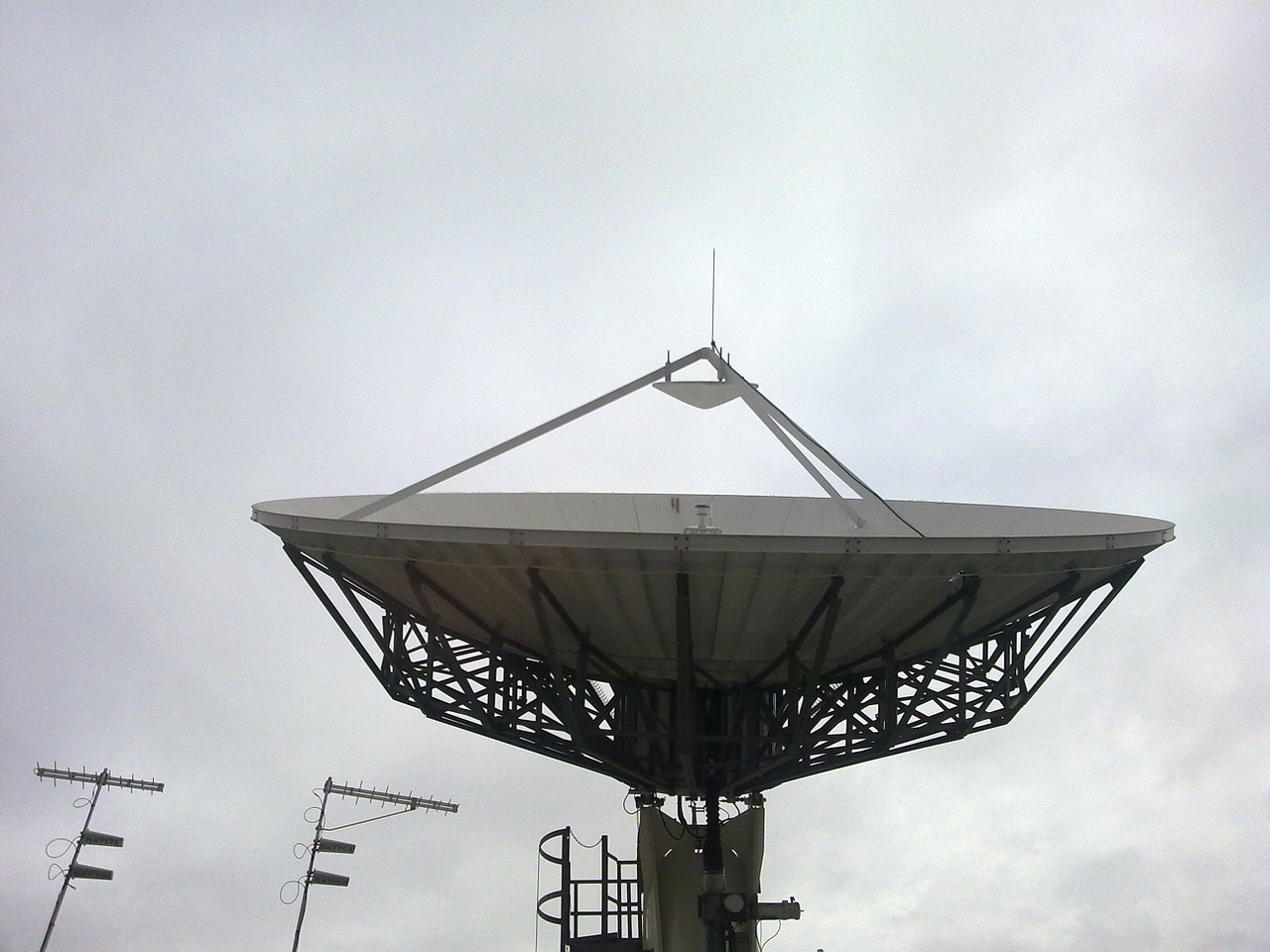 satellite dish parabolic mirrors reception free photo