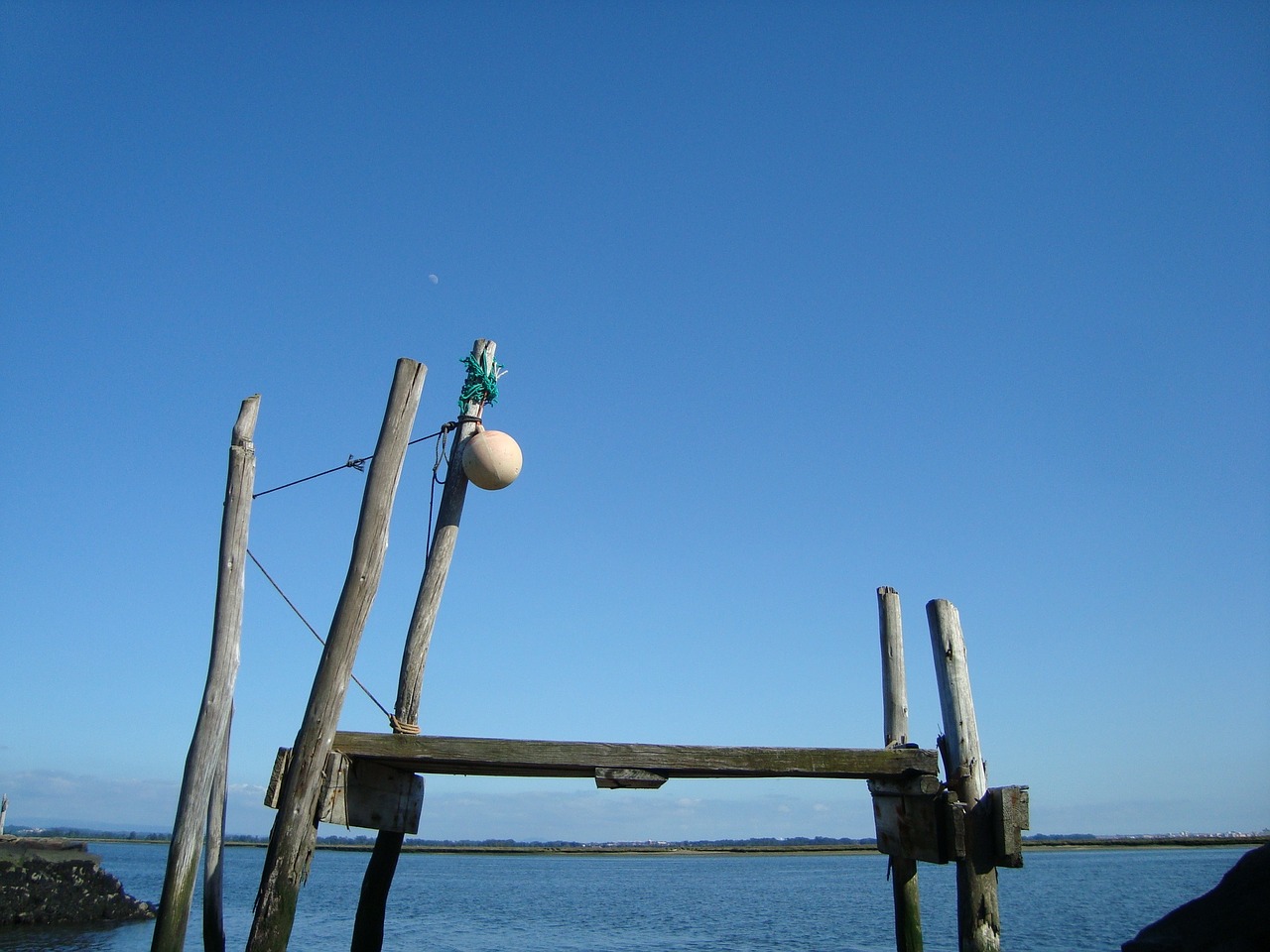 scaffolding lagoon portugal free photo