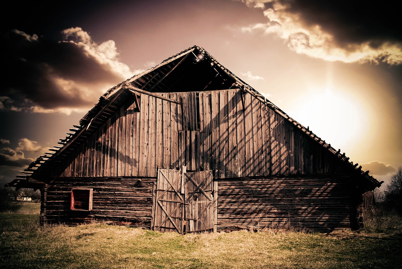scale barn log cabin free photo