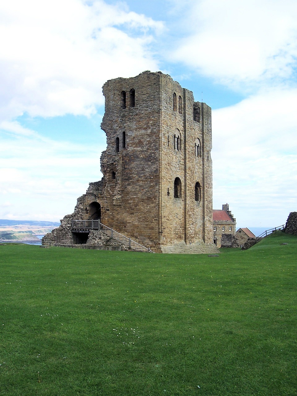 scarborough castle ruin free photo