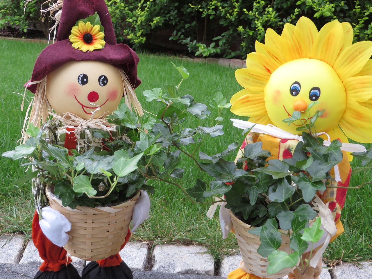 scarecrow flowers decoration free photo