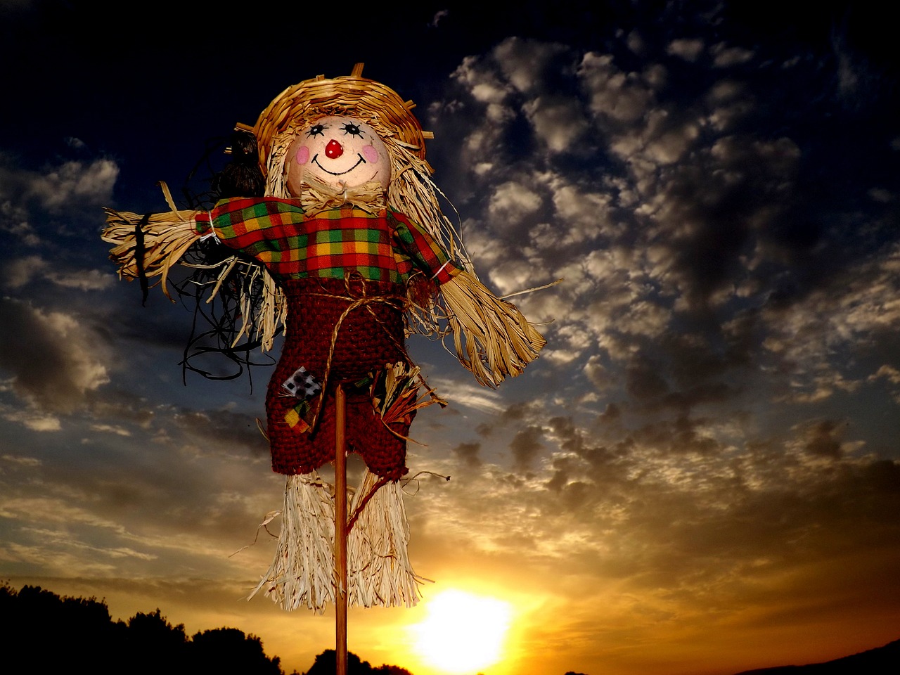 scarecrow east cloud free photo