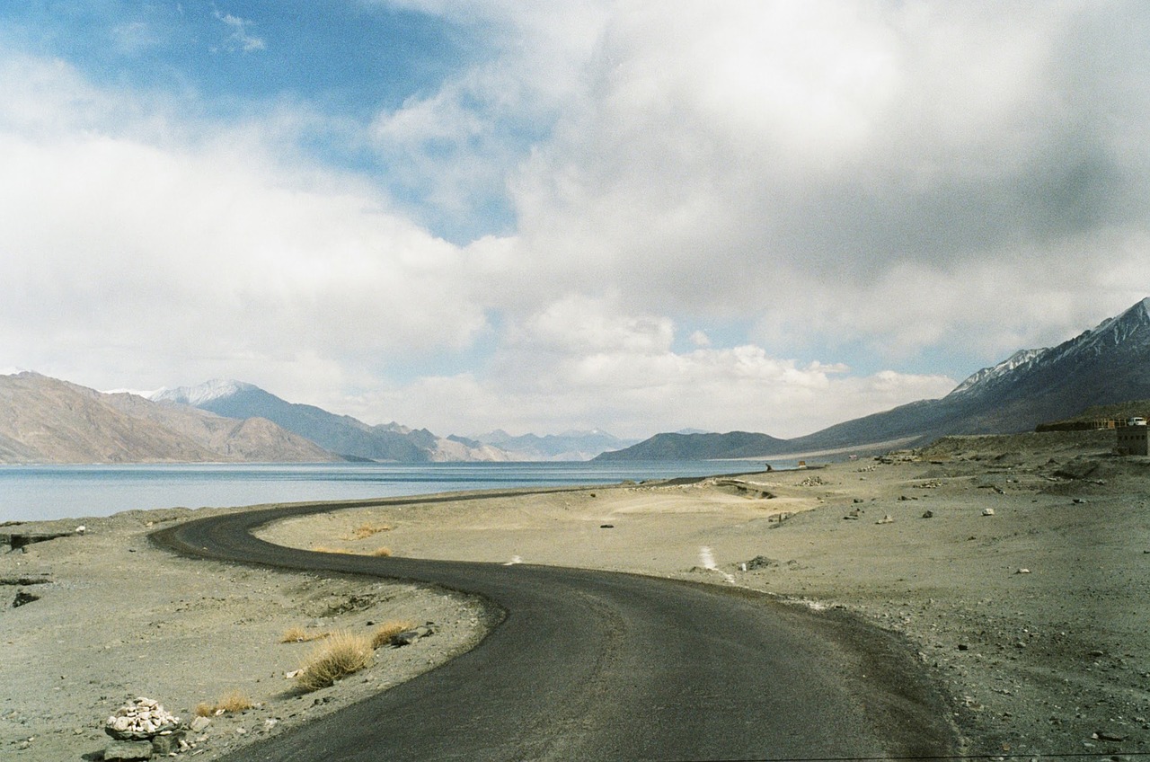 scenery  outdoor  mountain free photo