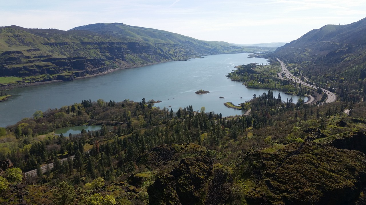 scenery  columbia  river free photo