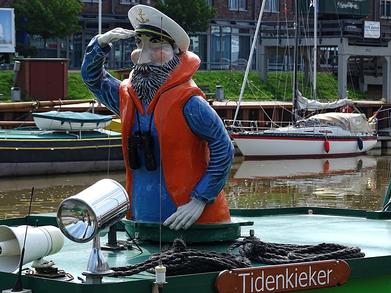 schiffer tide kieker statue free photo