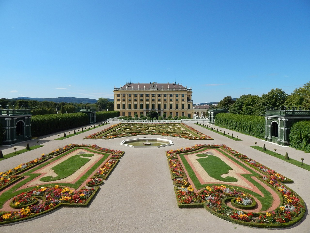 schoenbrunn garden vienna free photo