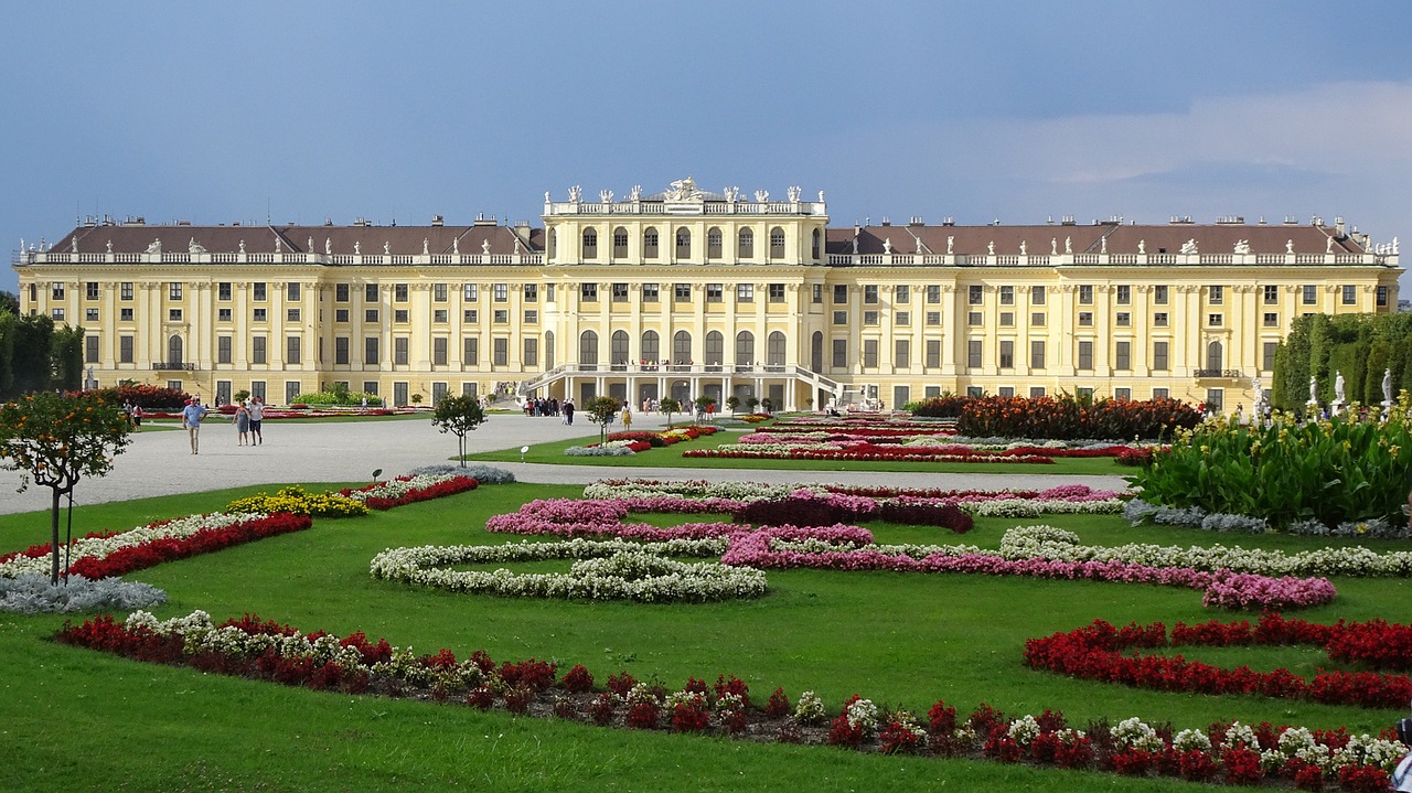 schönbrunn palace schlossgarten vienna free photo