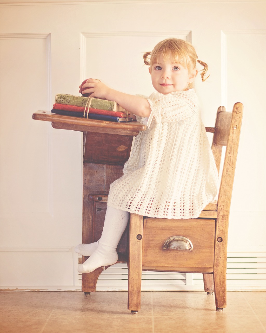 school vintage desk free photo