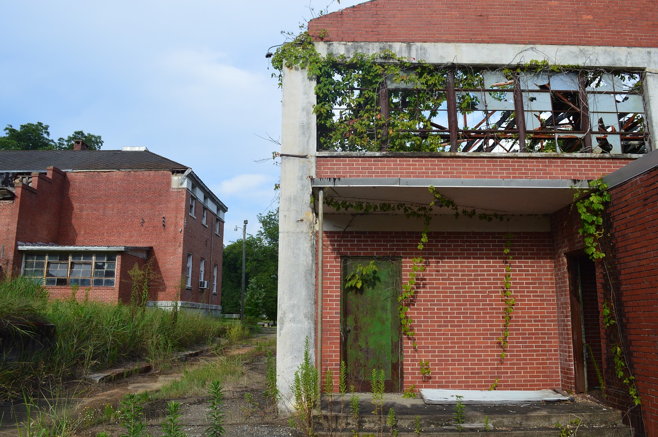 school abandoned building free photo
