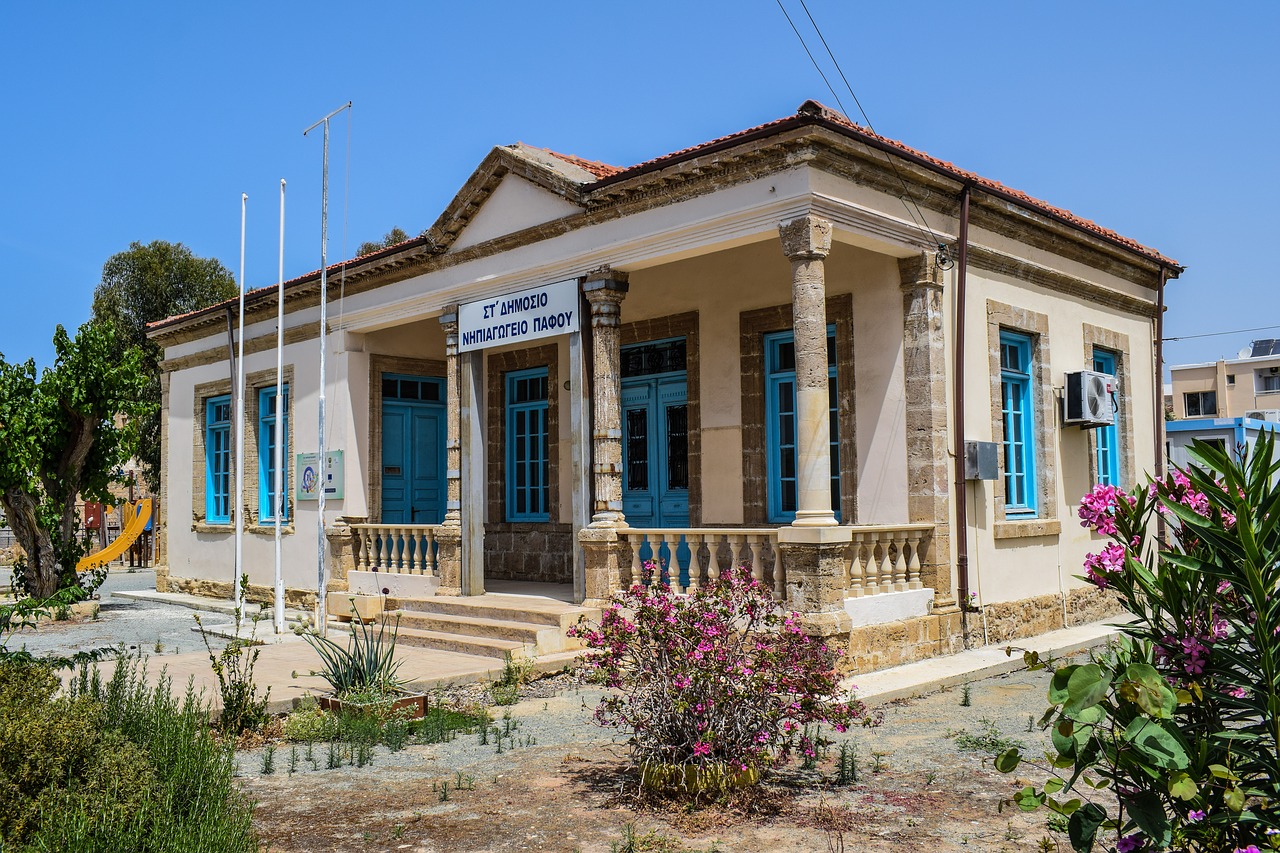 school building architecture free photo