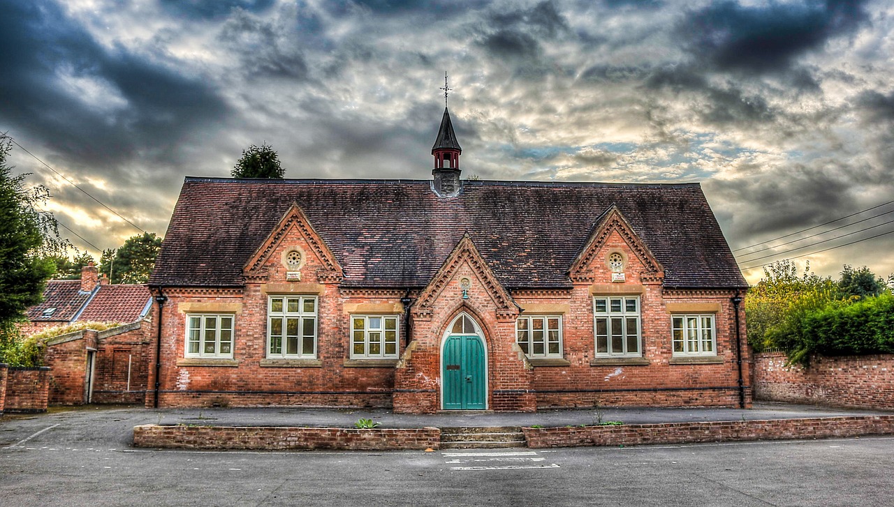 school building hdr free photo