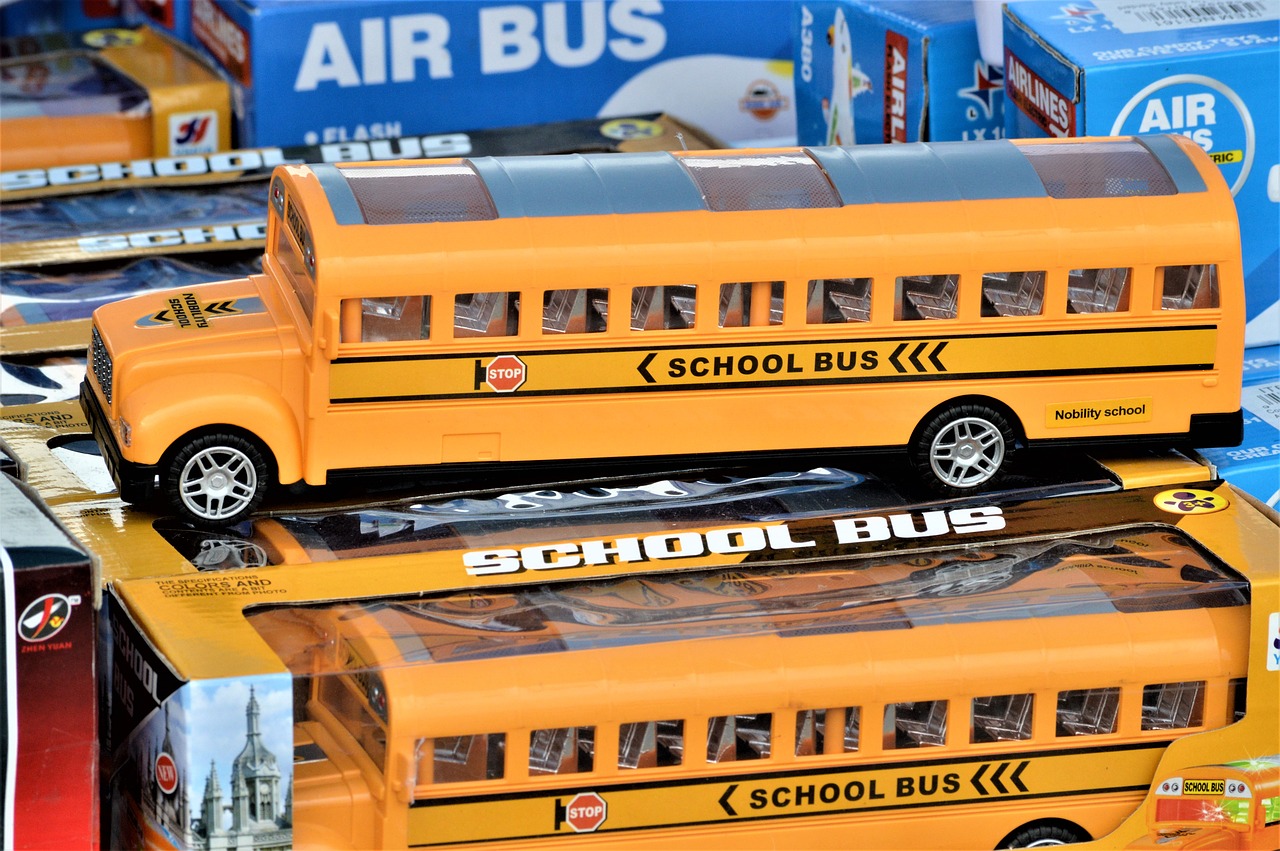 school bus toy bus free photo