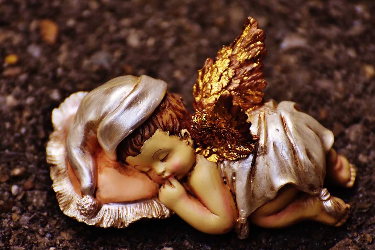 schutzengelchen angel figure free photo