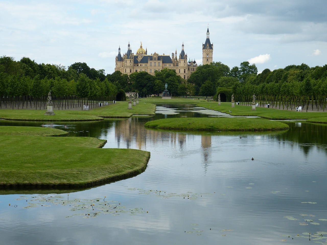 schwerin castle mecklenburg free photo