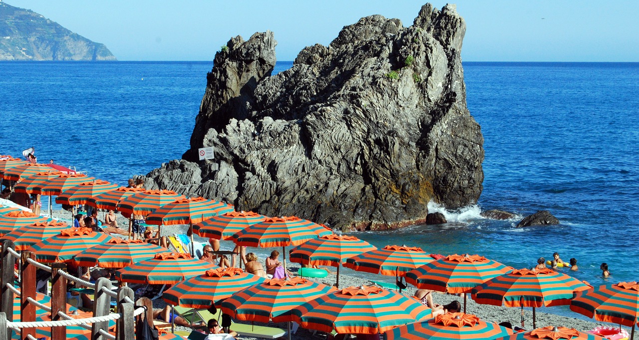 scoglio umbrellas sea free photo