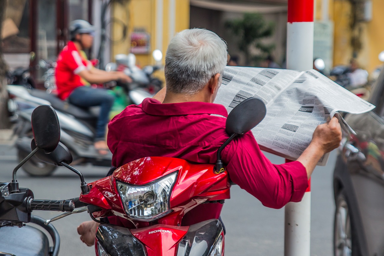 scooter traffic red free photo