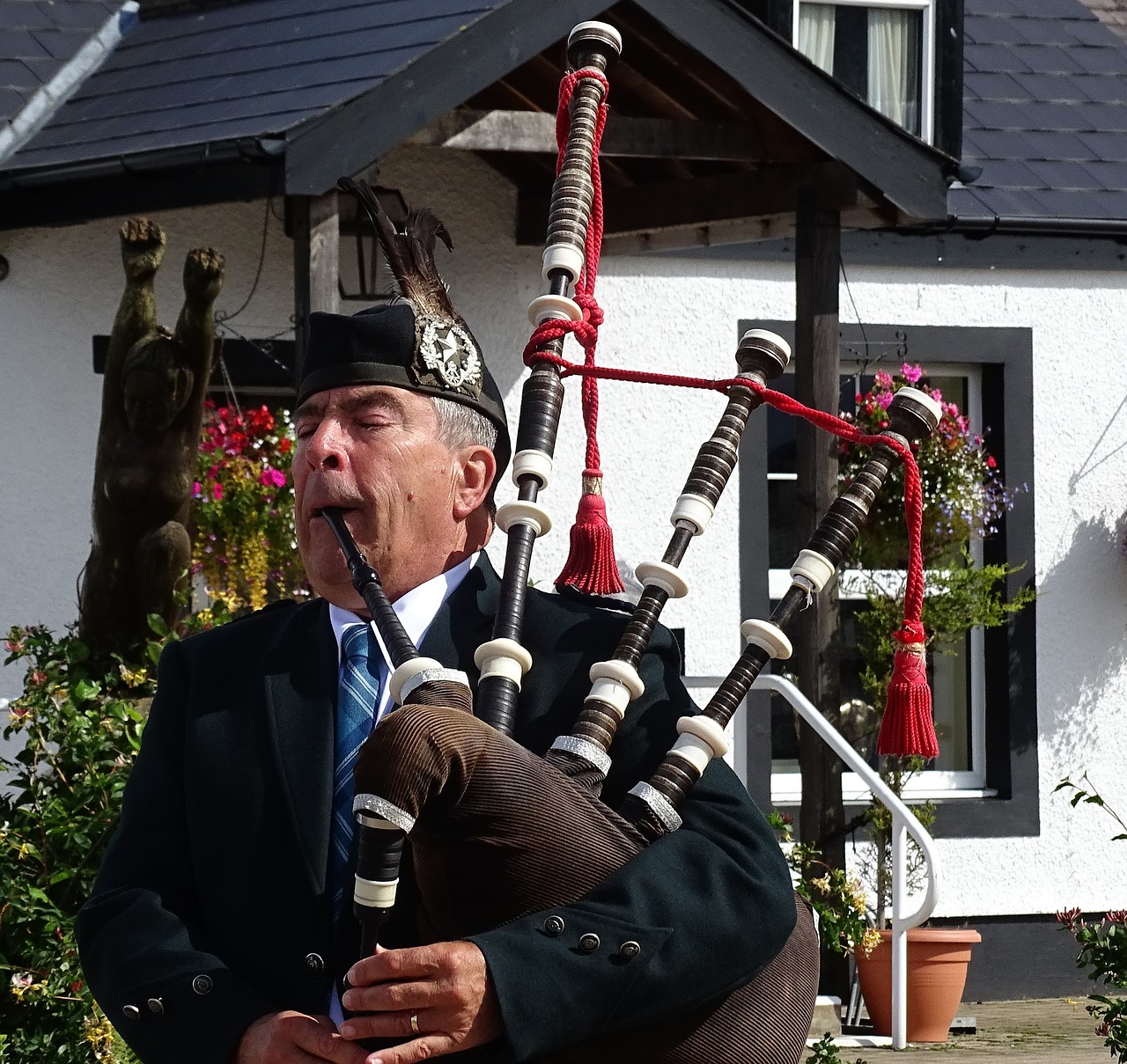 scotland bagpipes musical instrument free photo