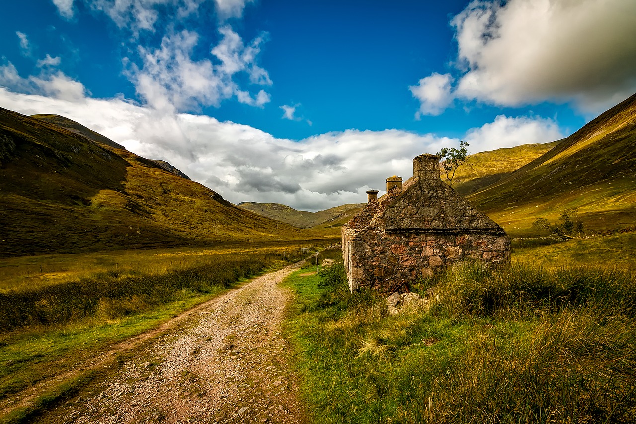 scotland cottage house free photo