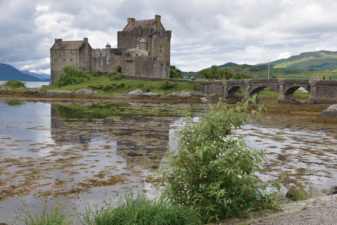 scotland castle mirroring free photo