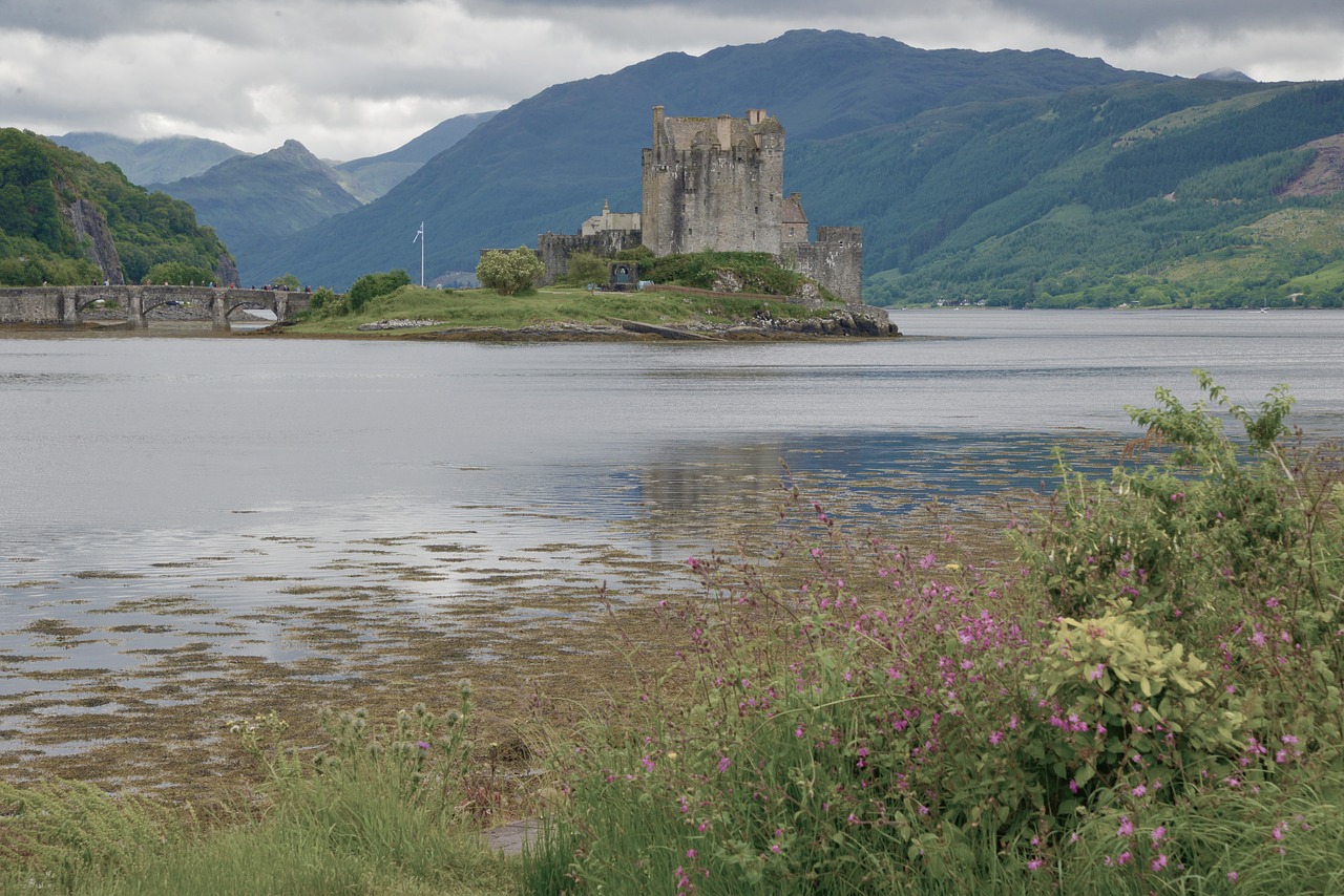 scotland eilean donan castle atmospheric free photo