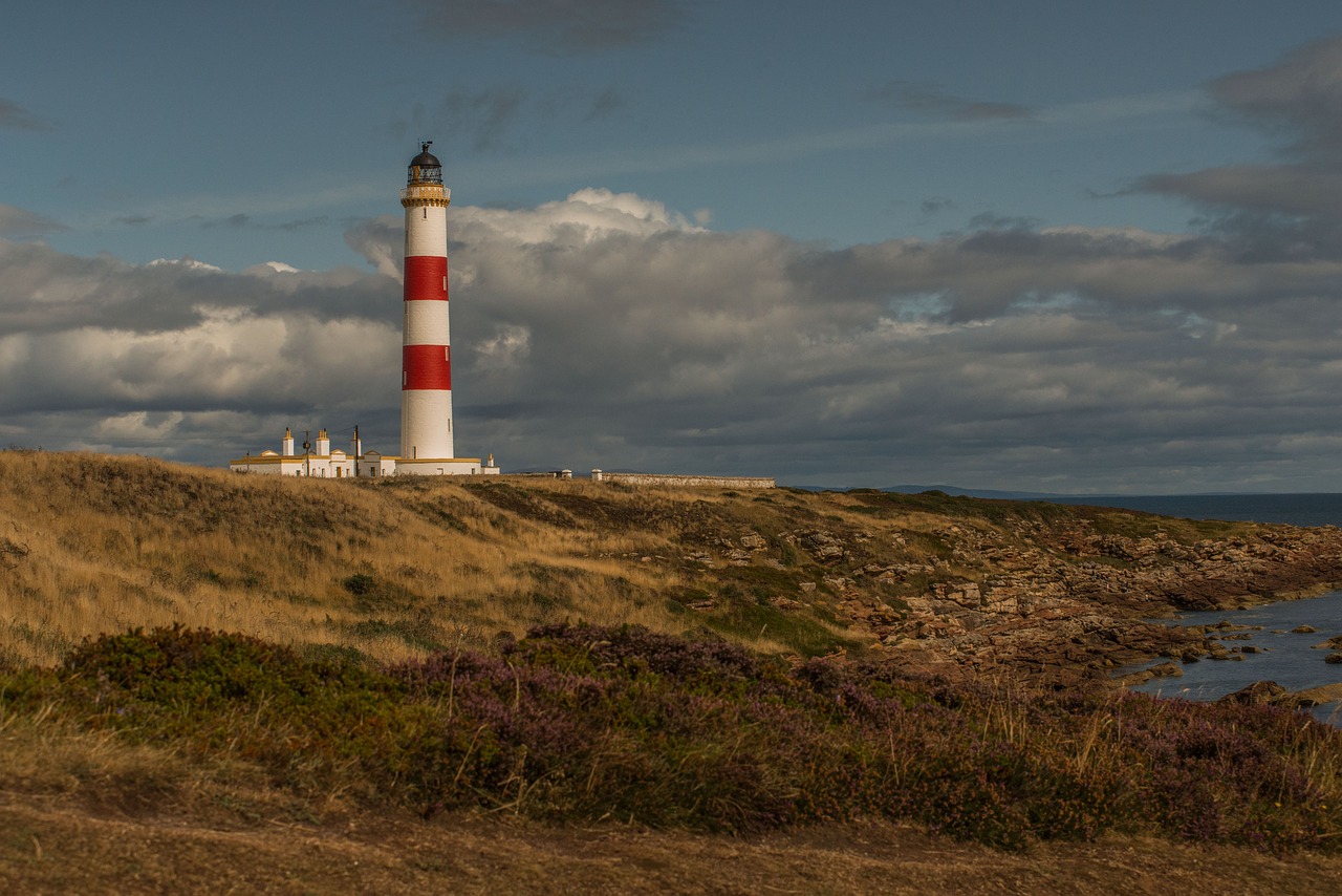 scotland  lighthouse  abendstimmung free photo