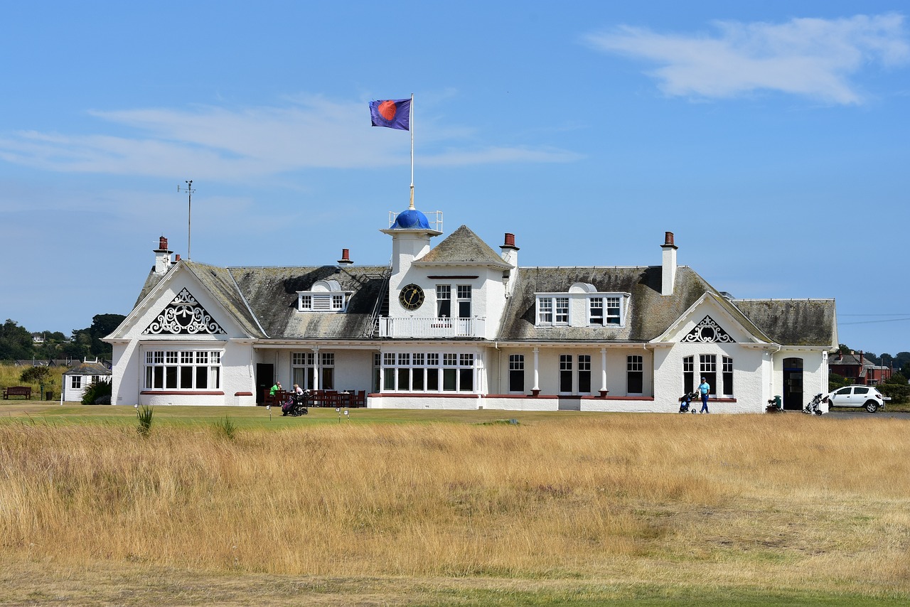 scotland  clubhouse  golf free photo
