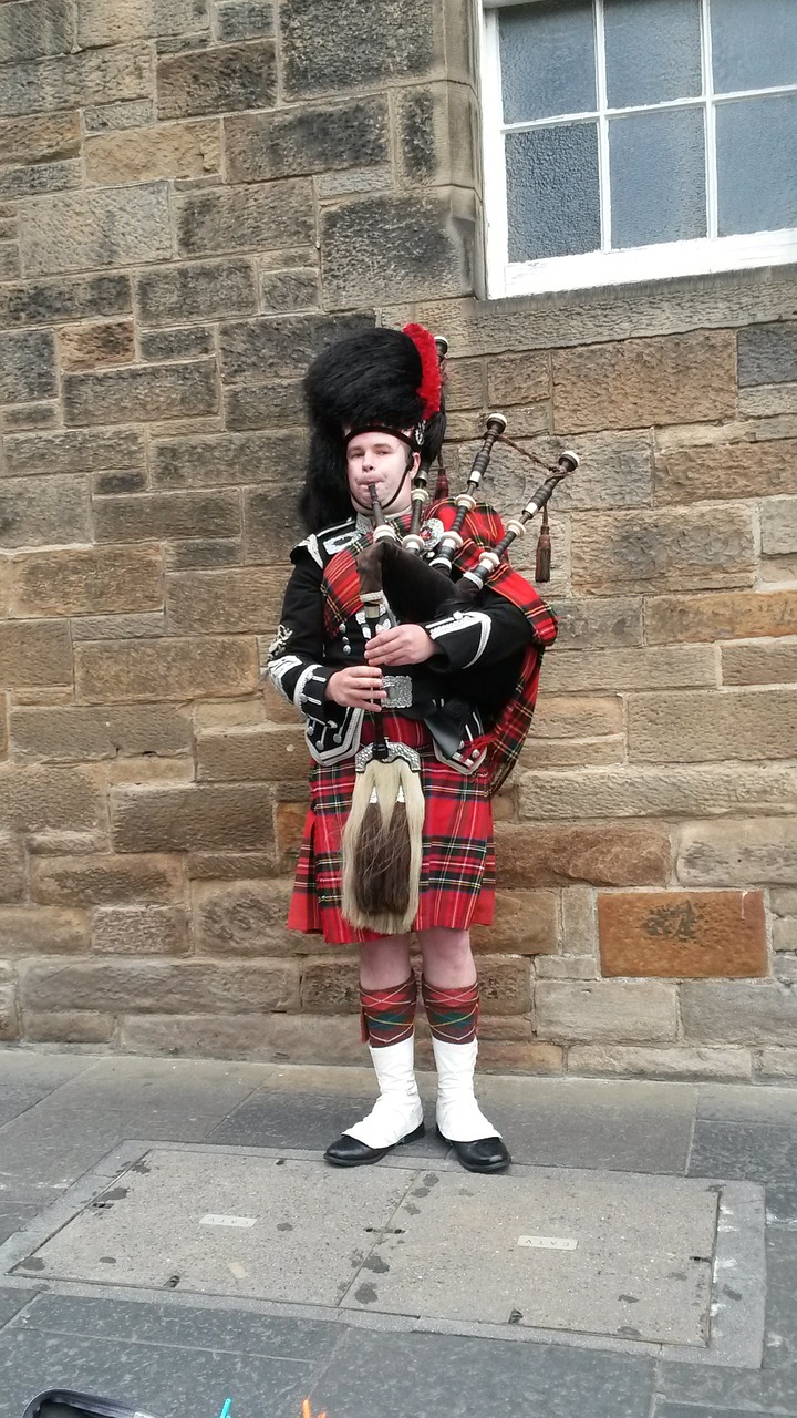 scotland edinburgh bagpipes free photo