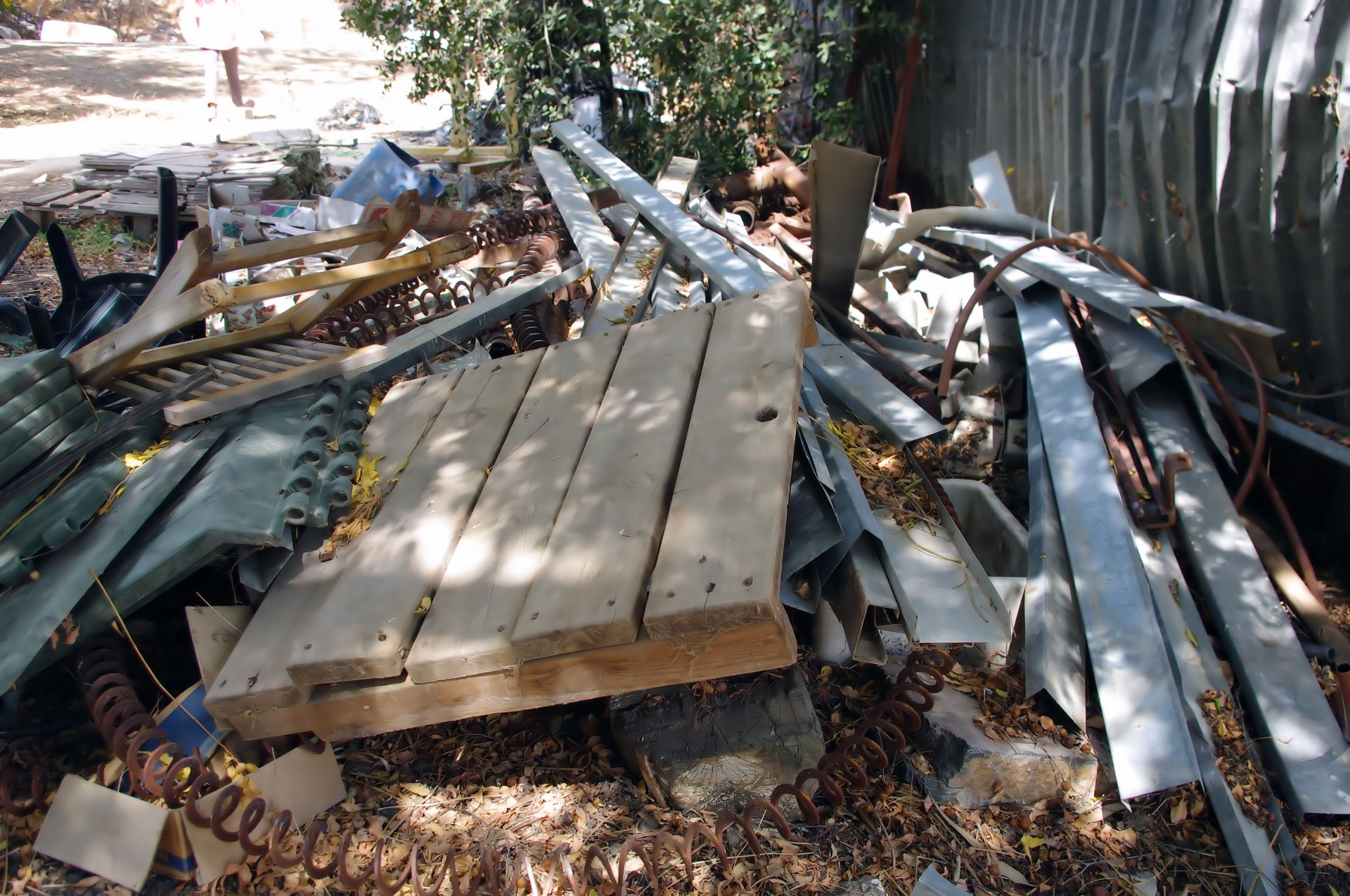 scrap yard junk free photo