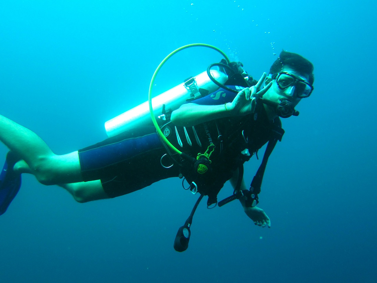 scuba diver diving maldives free photo