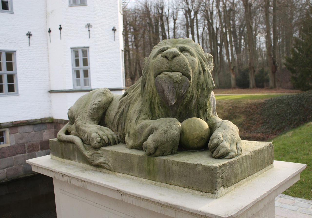 sculpture lion stone lion free photo
