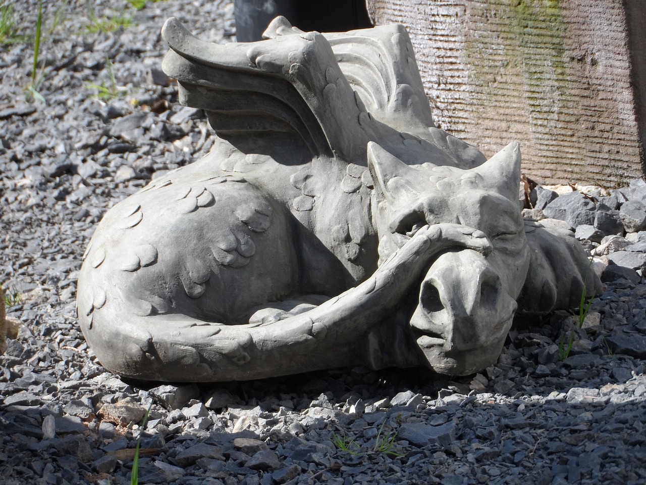 sculpture dragon stone free photo