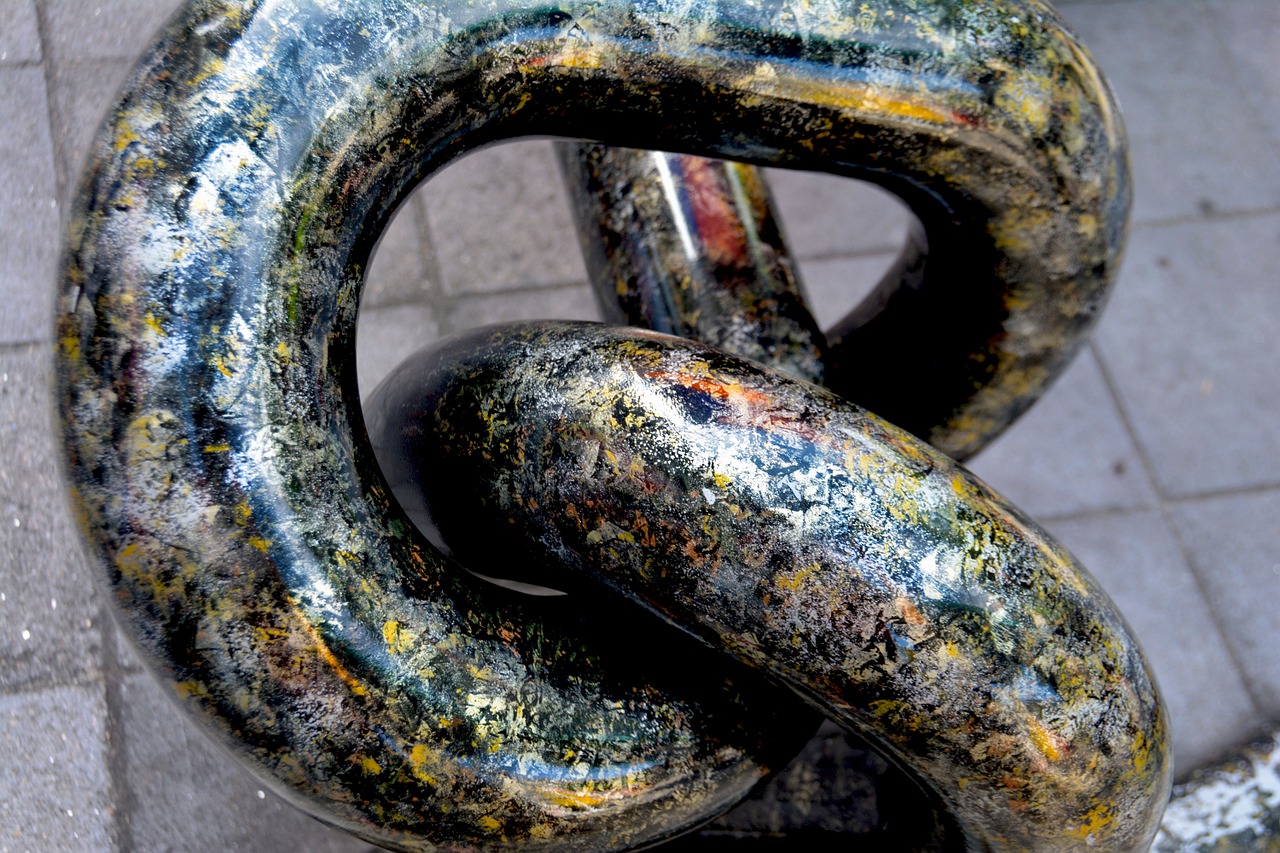 sculpture twisted chain free photo