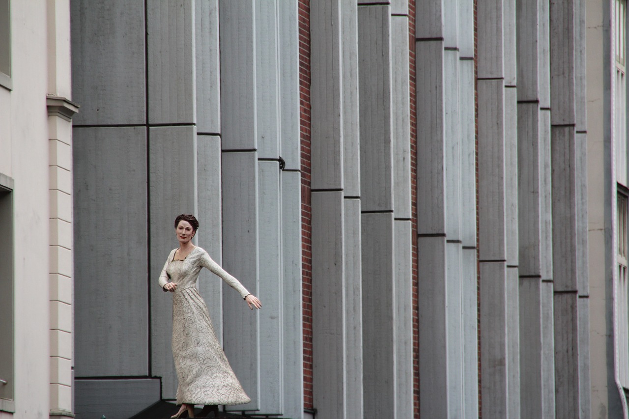 sculpture woman facade free photo