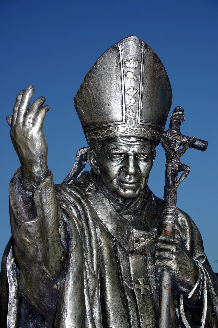 sculpture john paul ii holguin free photo