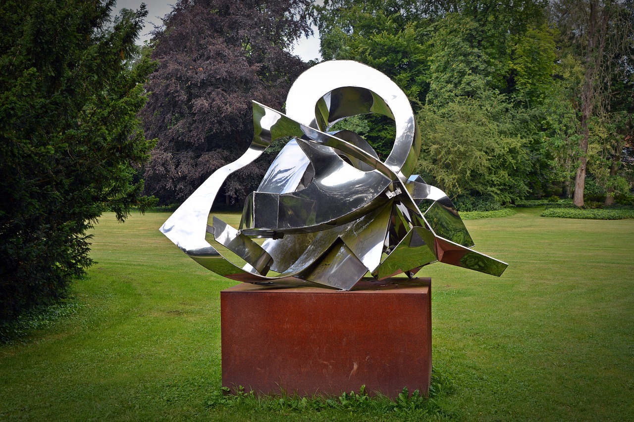 sculpture modern metal free photo