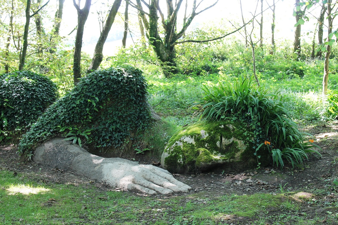 sculpture woman lying free photo