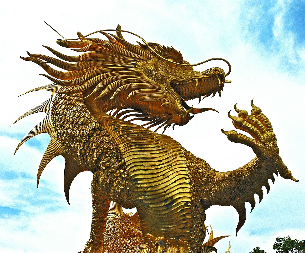 sculpture dragons golden free photo