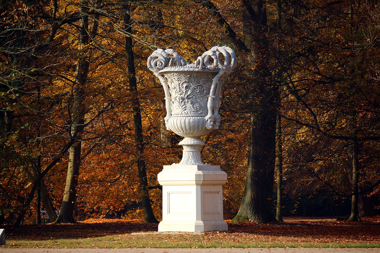 sculpture vase castle park free photo