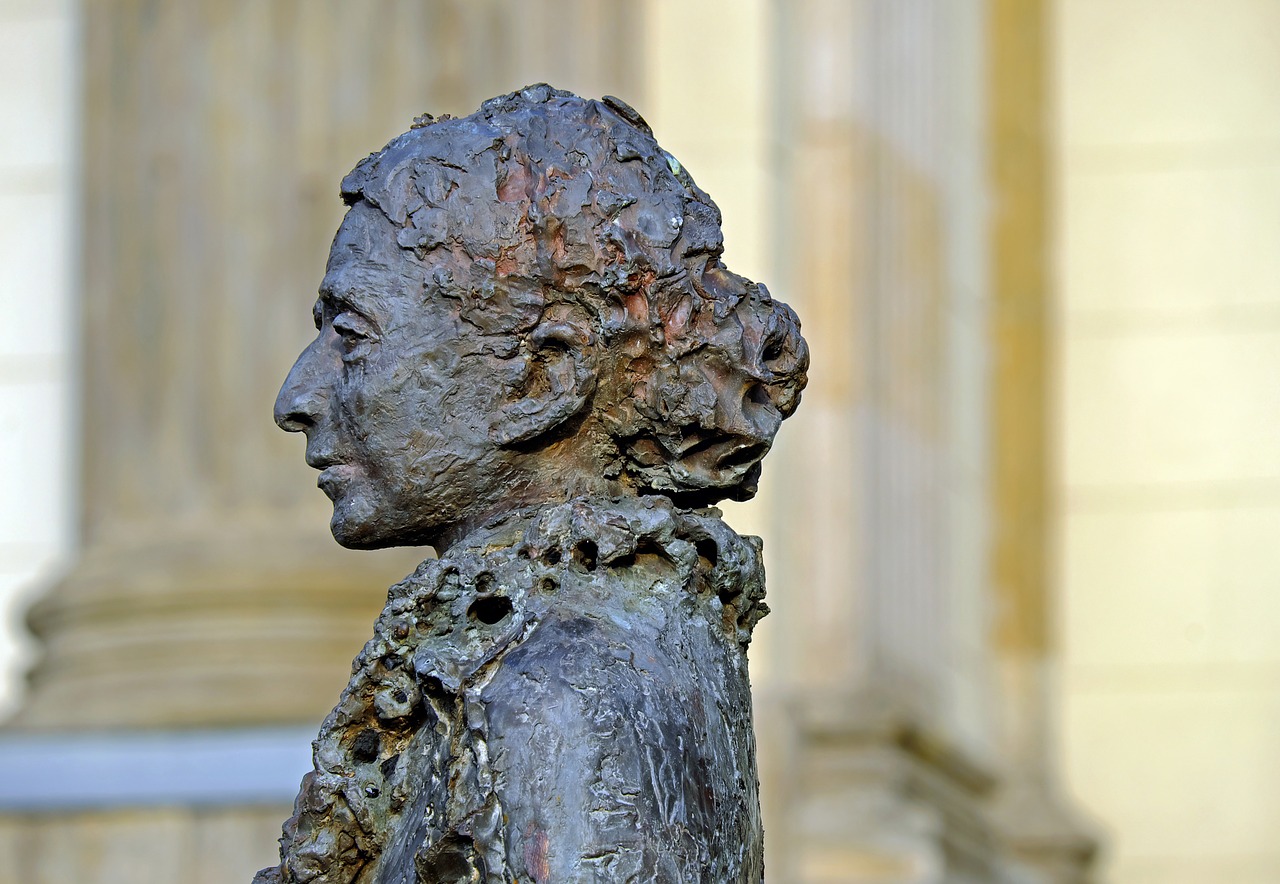 sculpture bronze woman free photo