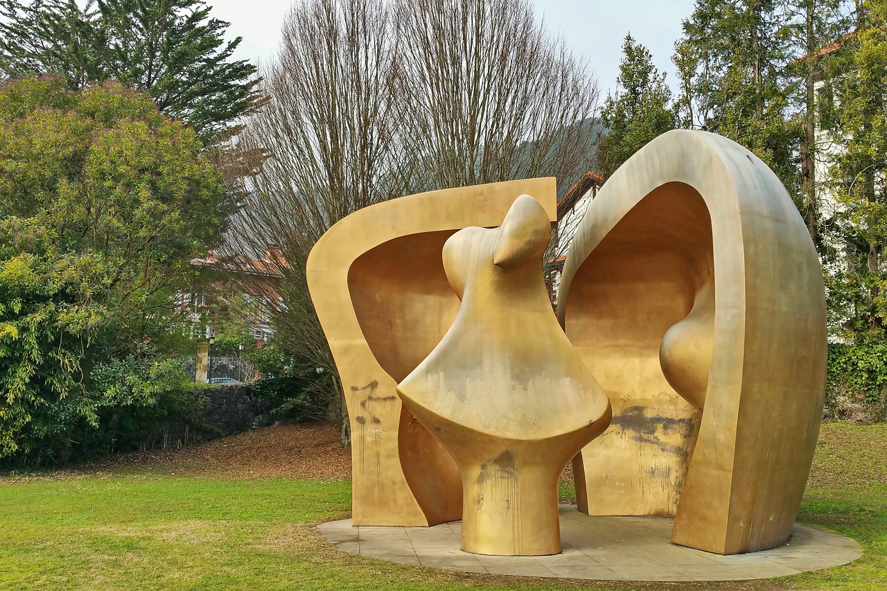 sculpture henry moore large figure in a shelter free photo
