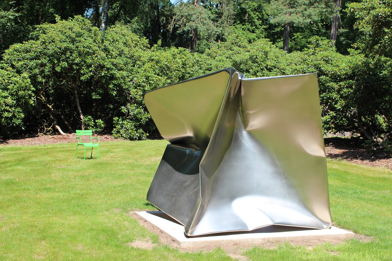 sculpture garden metal free photo