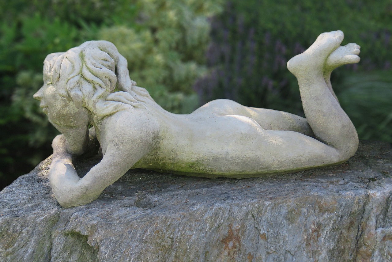 sculpture garden figurines female free photo